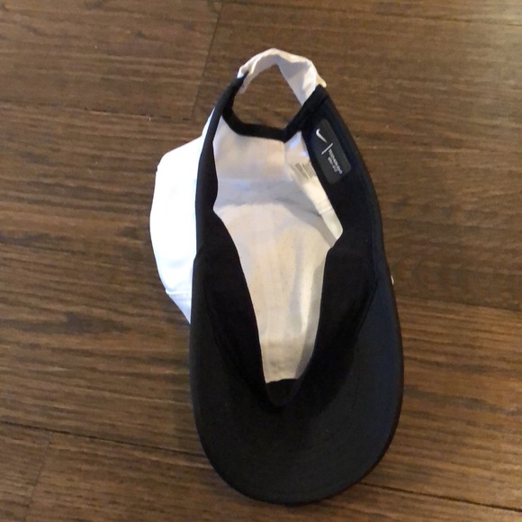 Women’s Featherflight Dri-Fit hat - Picture 4 of 8